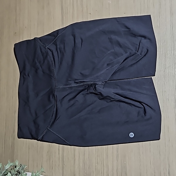 Lululemon High Rise Long Bike Short size 8 - Picture 2 of 4